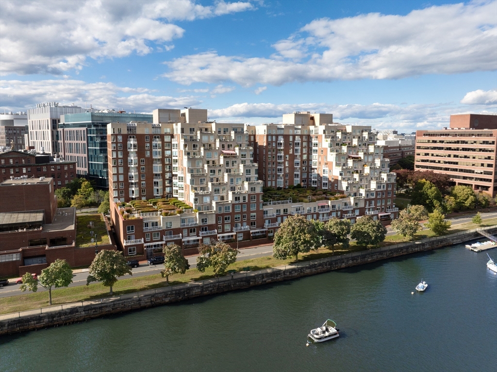 75-83 Cambridge Pkwa, East Cambridge