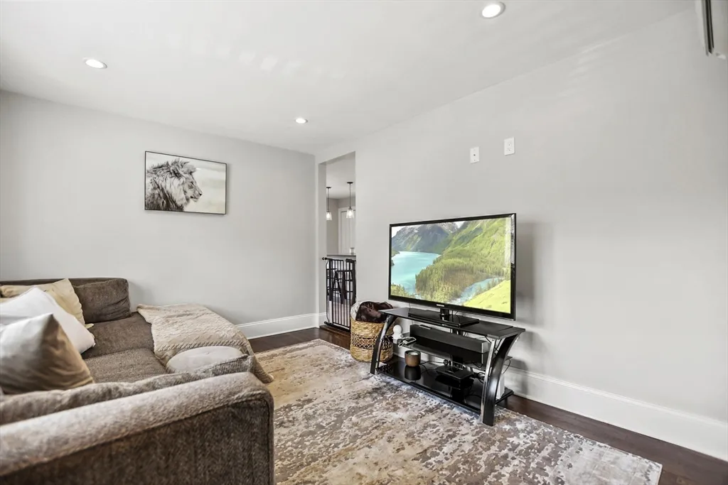 13 Town Hill St, Quincy