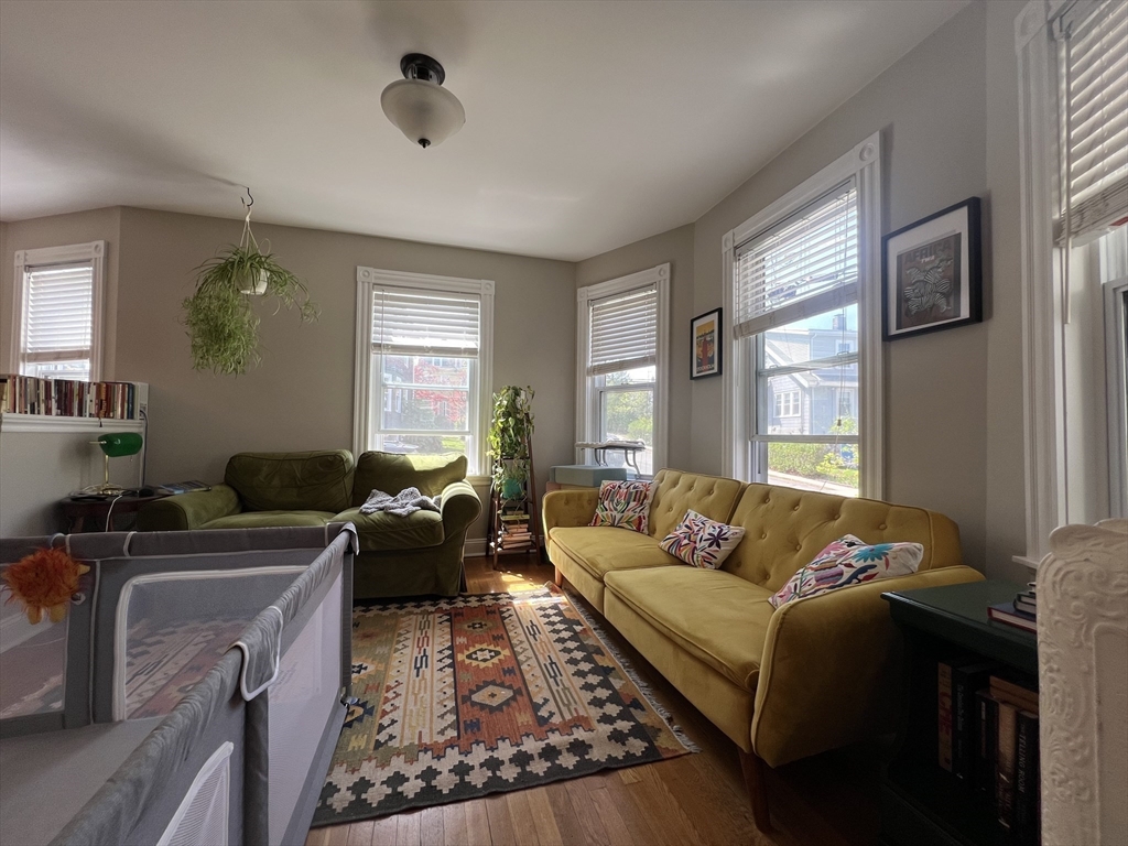 1 Chestnut St, Belmont