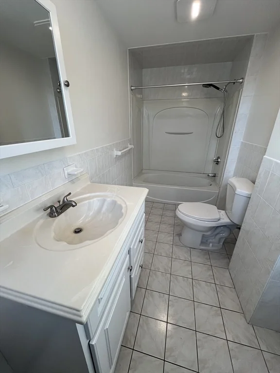 36 Everett St, Medford