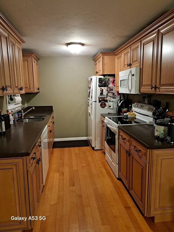 14 Meetinghouse Ln, Millbury