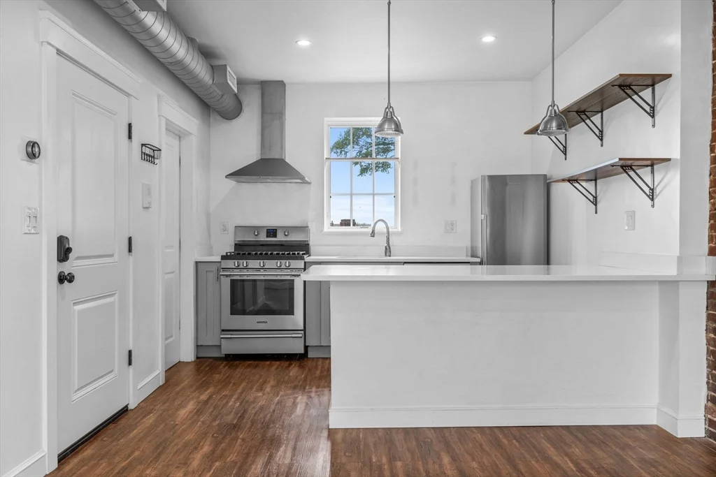 103-105 Broadway, Chelsea