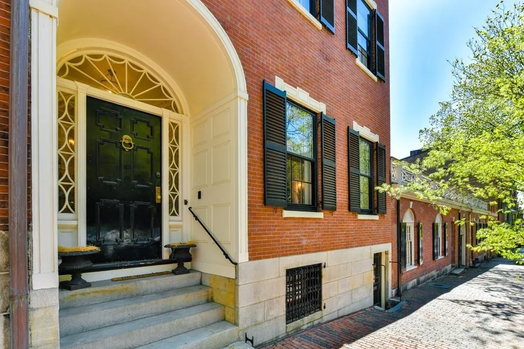 48 Mount Vernon St, Beacon Hill