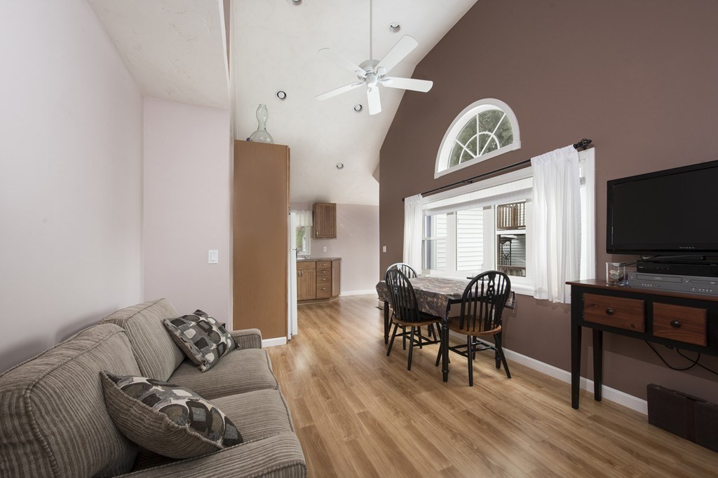 75 Saugus Ave, Saugus