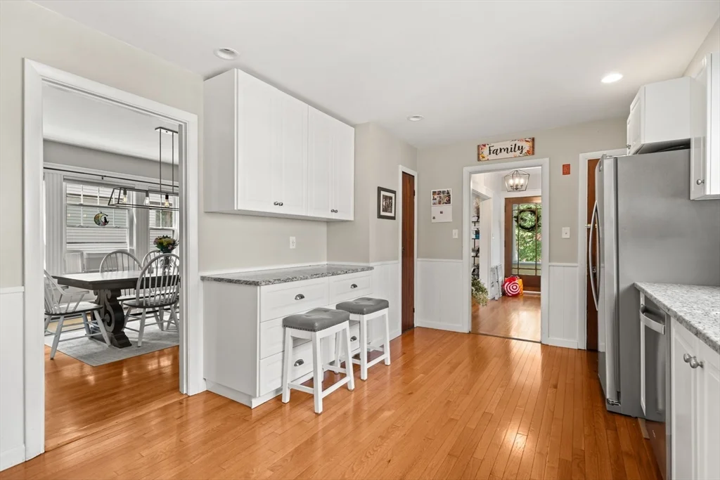 196 Waverley Rd, North Andover