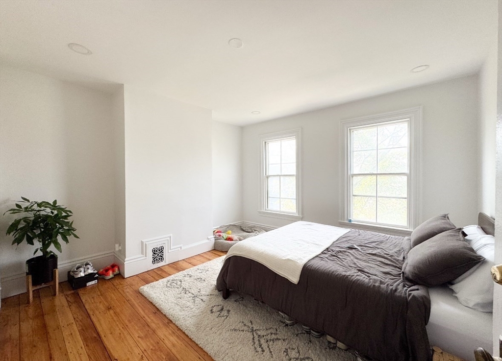 49 Elm St, Charlestown