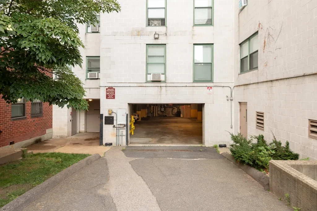 108 Peterborough St, Fenway