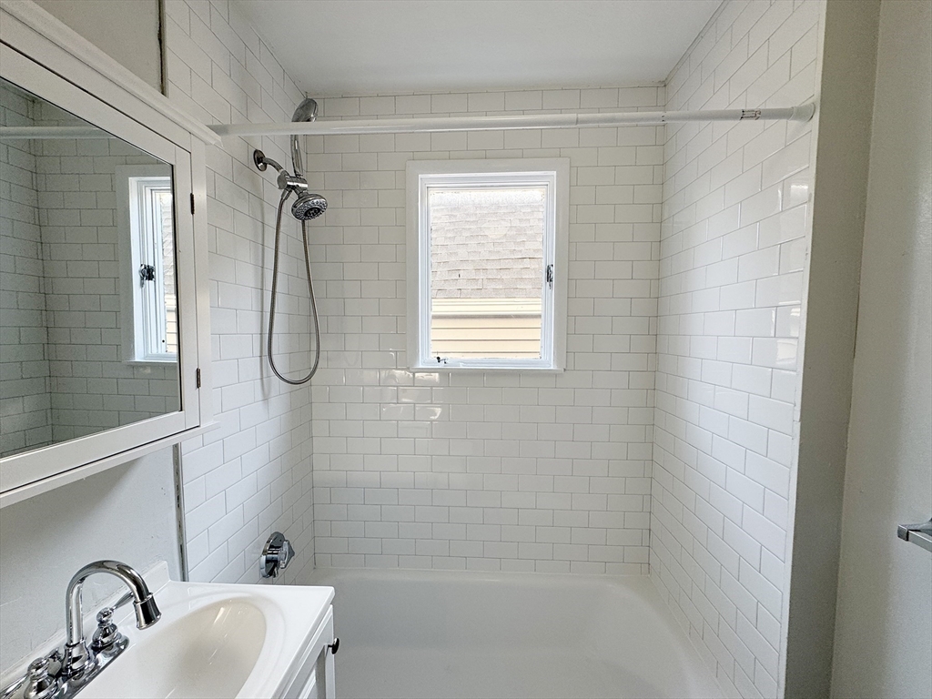 19 Saratoga St, East Boston