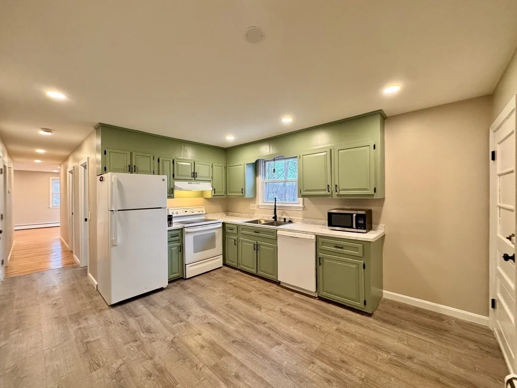 34 Gates Ln, Worcester
