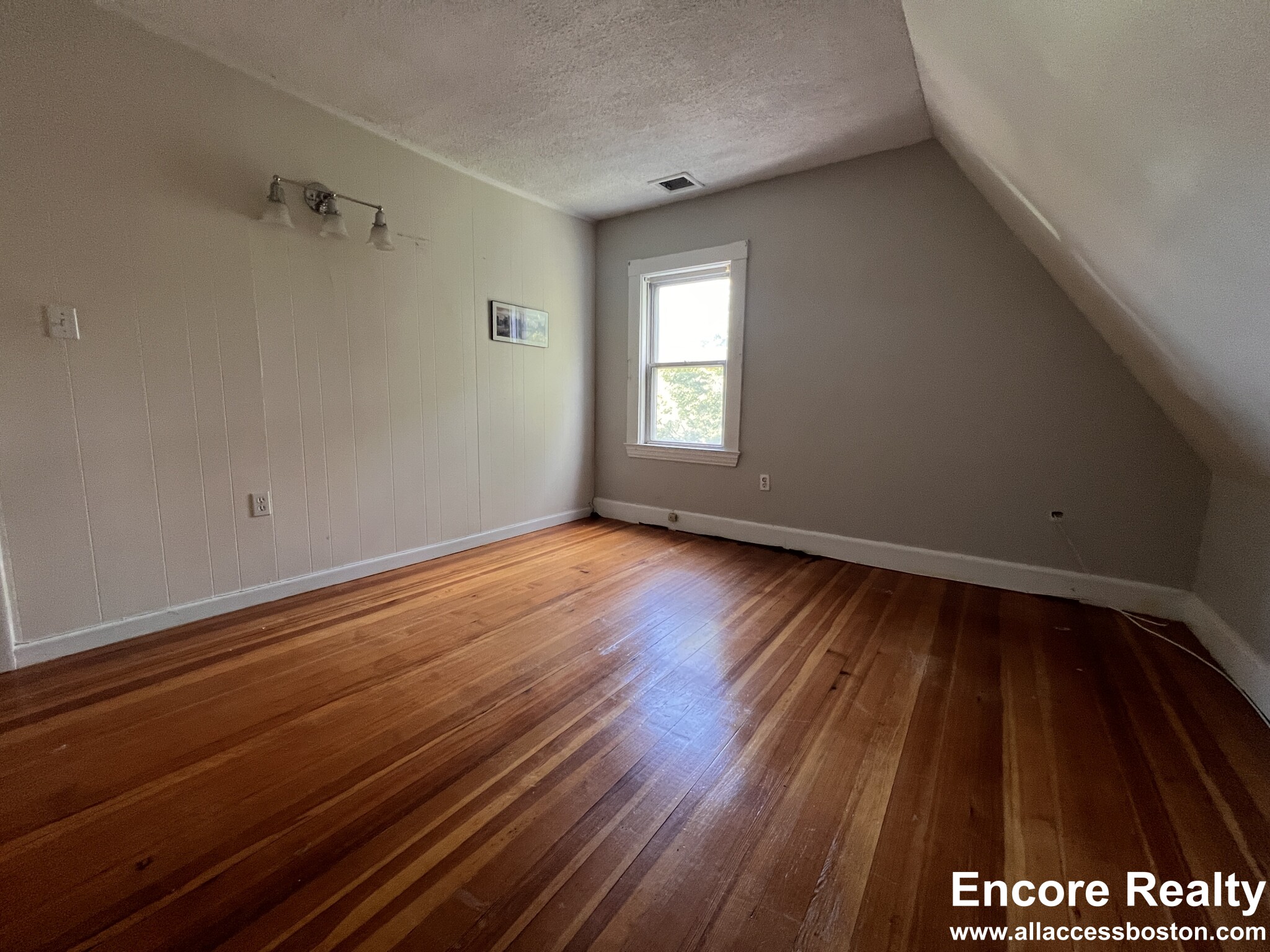 9 Kenwood St, North Brookline