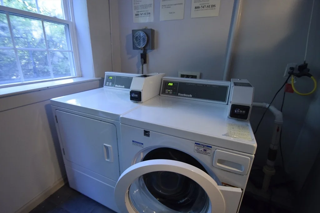 1 Colonial Village Dr, Arlington