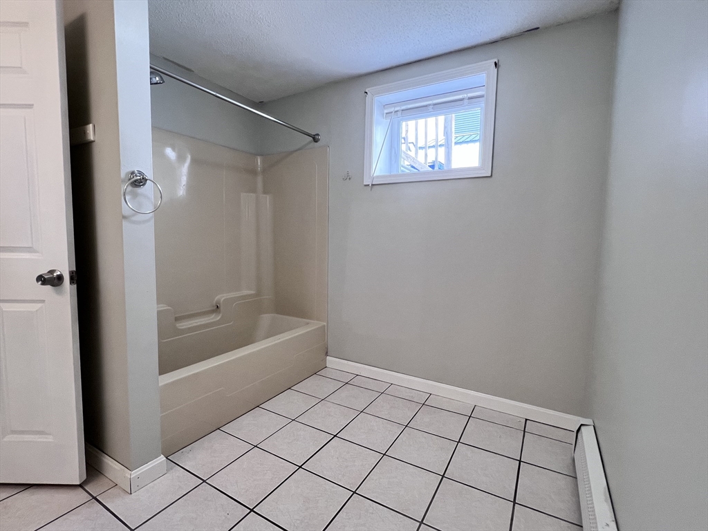 991 County St, Fall River