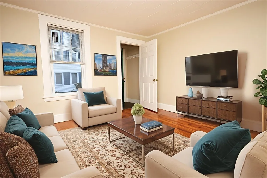 32 Sheppard Ave, Braintree