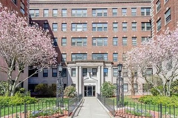 2001 Commonwealth Ave, Brighton