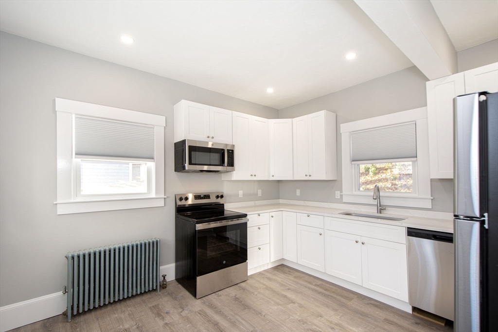 29 East Ave, Whitman