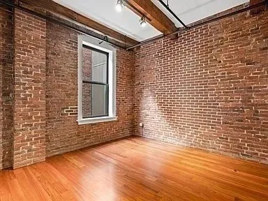 126 N Washington, North End