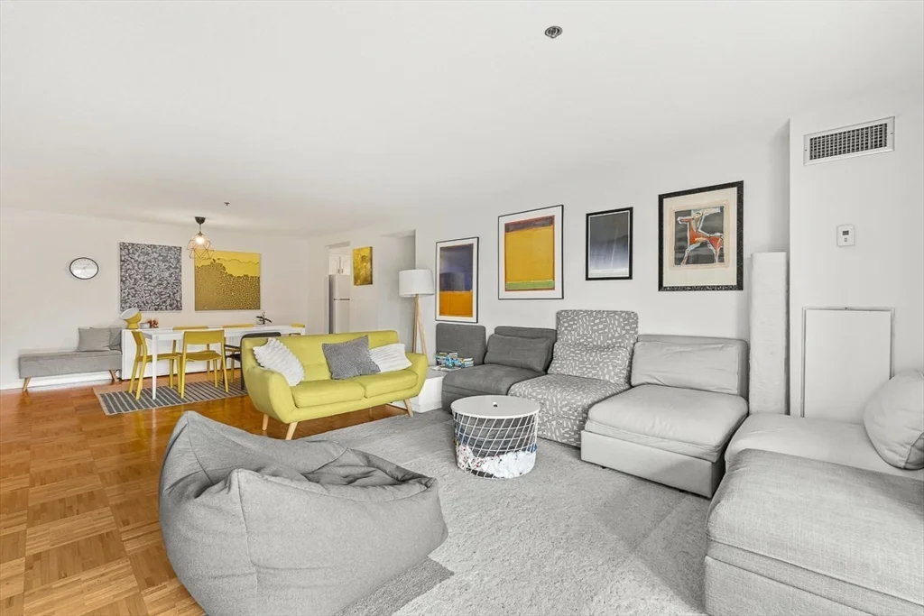 357 Commercial St, Waterfront