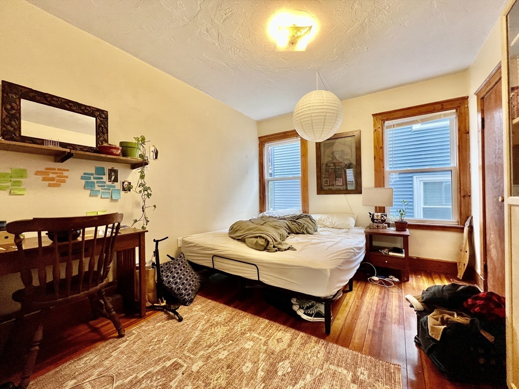 69 Woodlawn St, Jamaica Plain