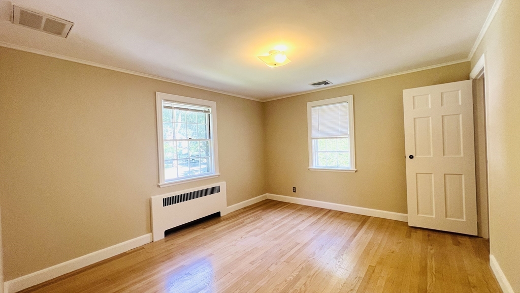 30 Thackeray Rd, Wellesley