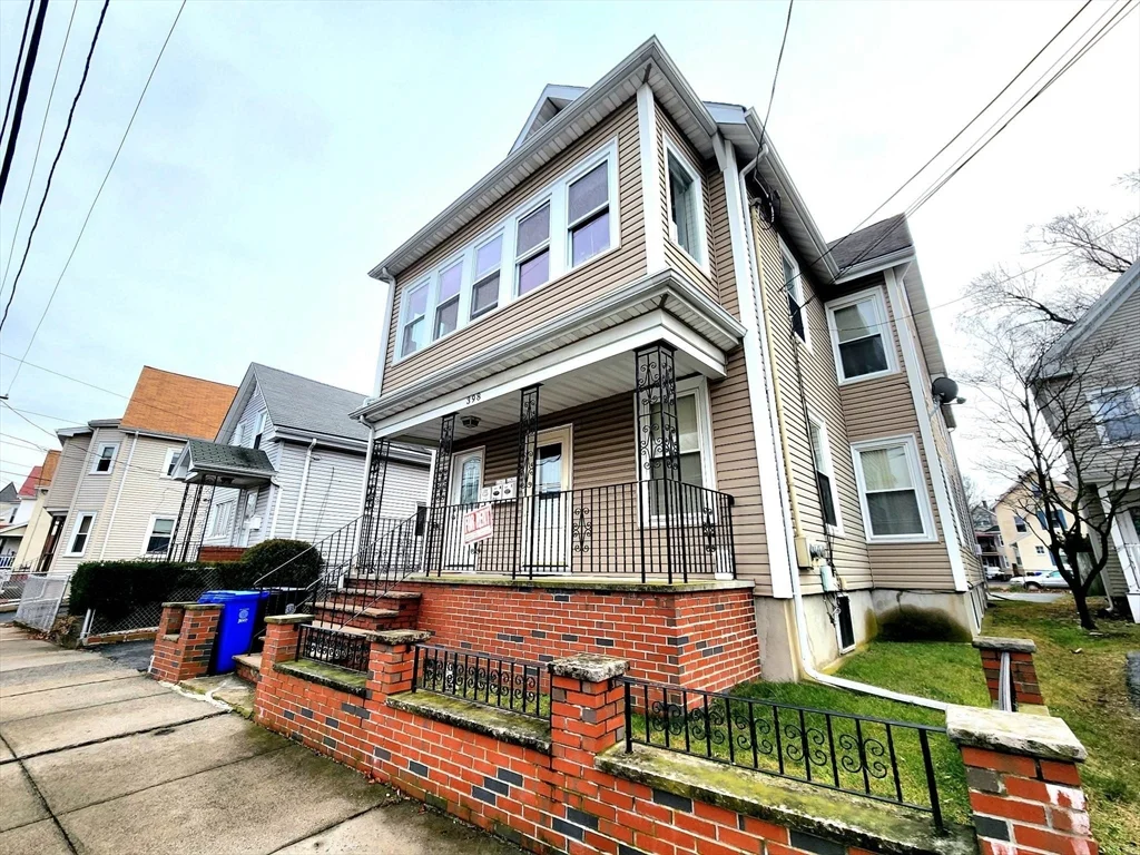 398 Charles St, Malden