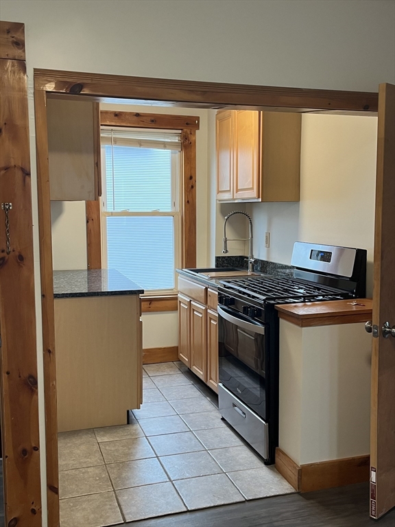 35 Oxford St, Fall River