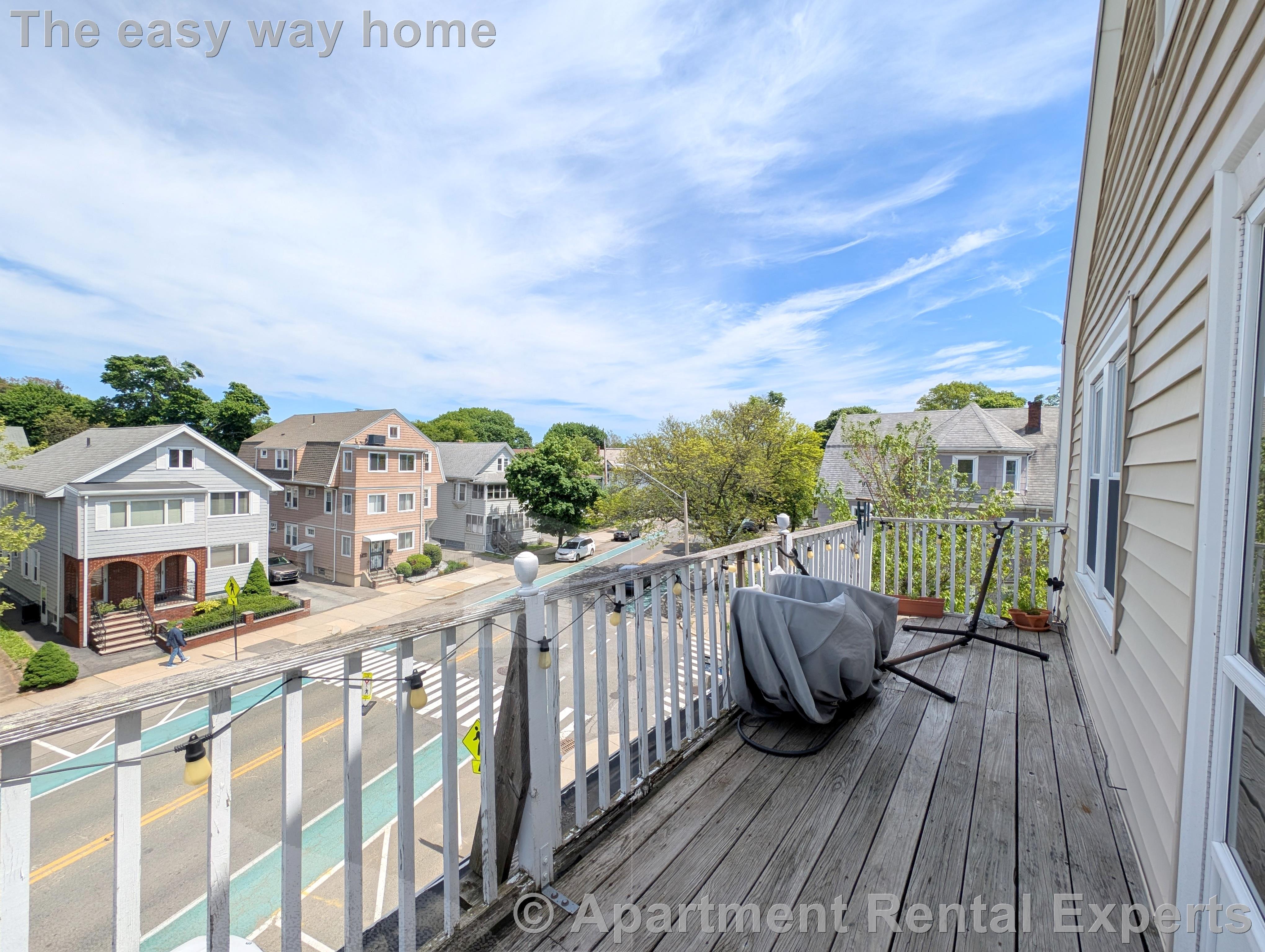 998 Broadway, Davis Square