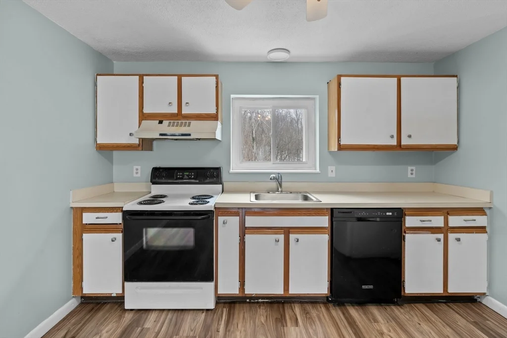 5455 N Main St, Fall River