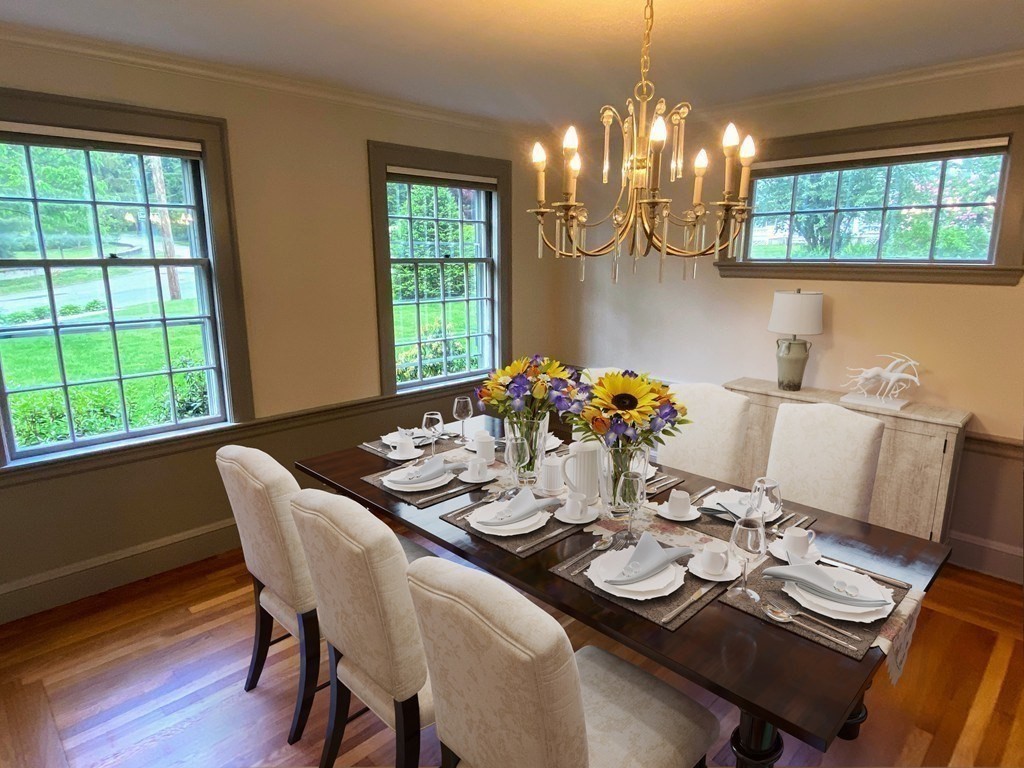 6 Surrey Rd, Newtonville