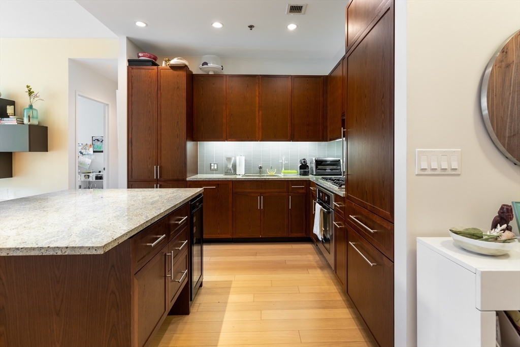 580 Washington St, Midtown