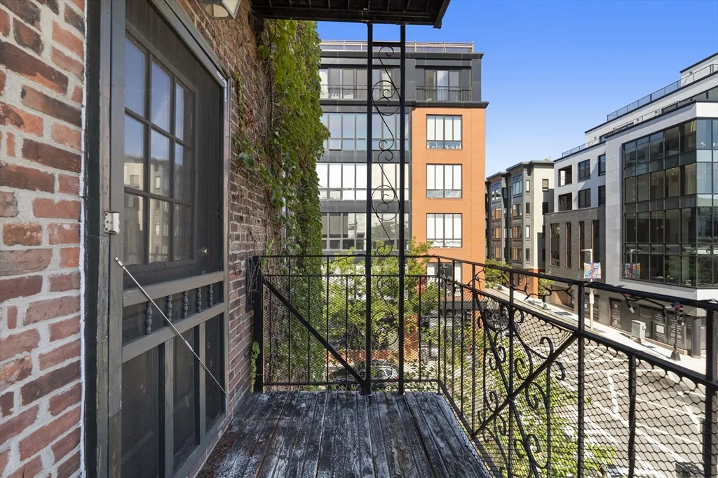 105 W 4th St, South Boston