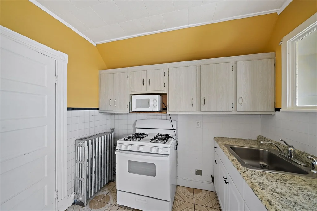 14 Stuart St, Everett