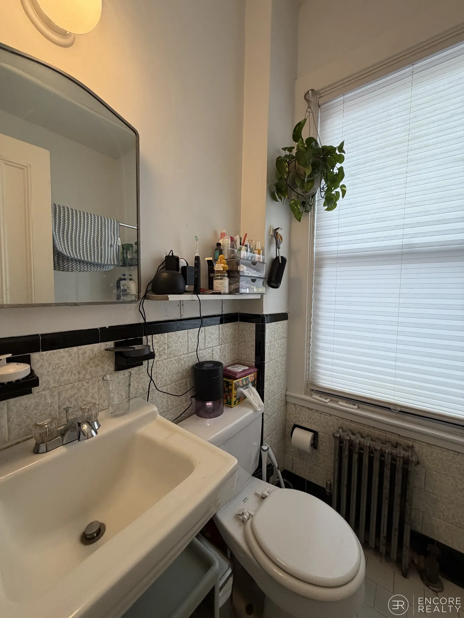 16 Davis Ave, Emerson Gardens