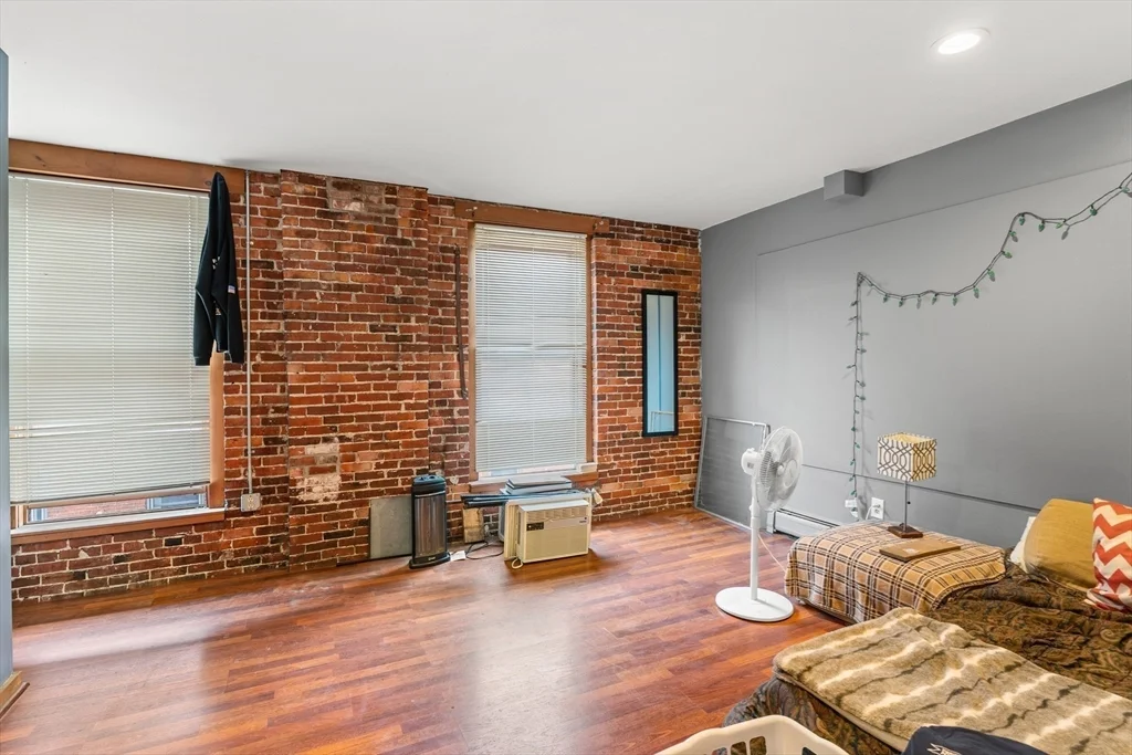 100-102 Main St, Gloucester