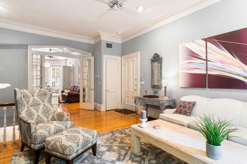 319 Marlborough St, Back Bay