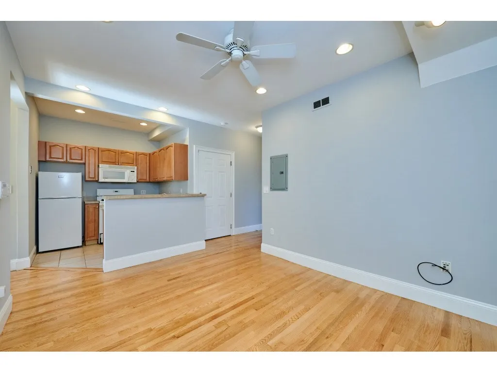 12 Humboldt Pl, South Boston