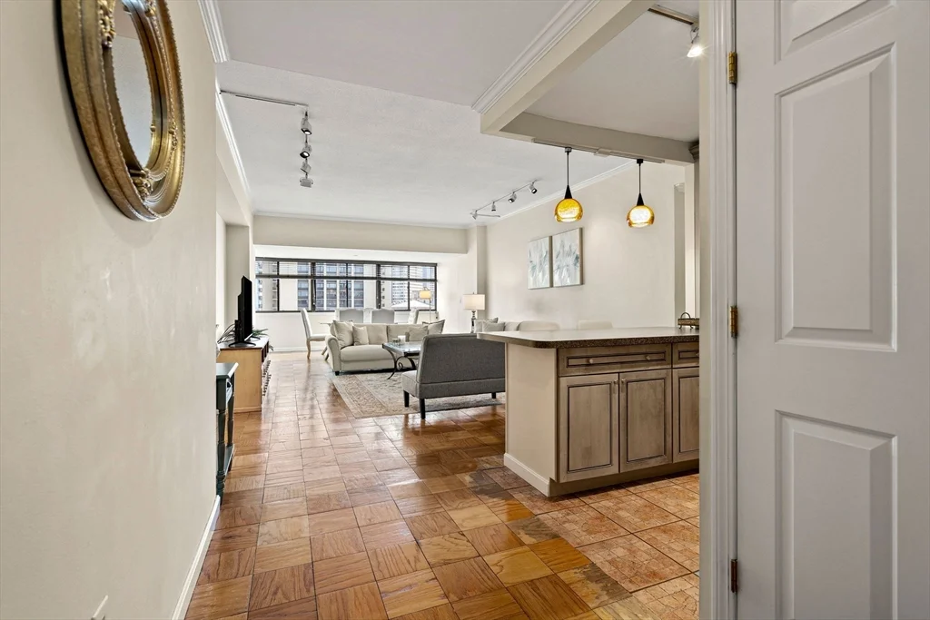2 Hawthorne, West End