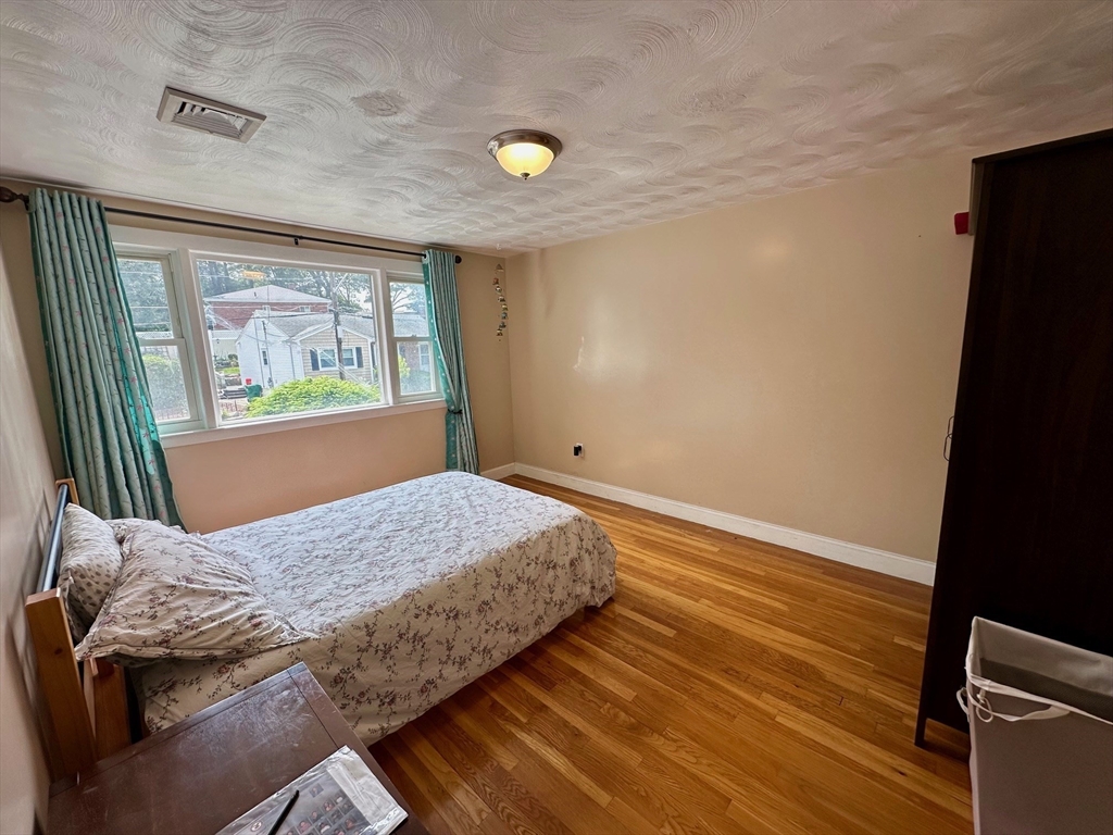 57 Maurice St, Medford