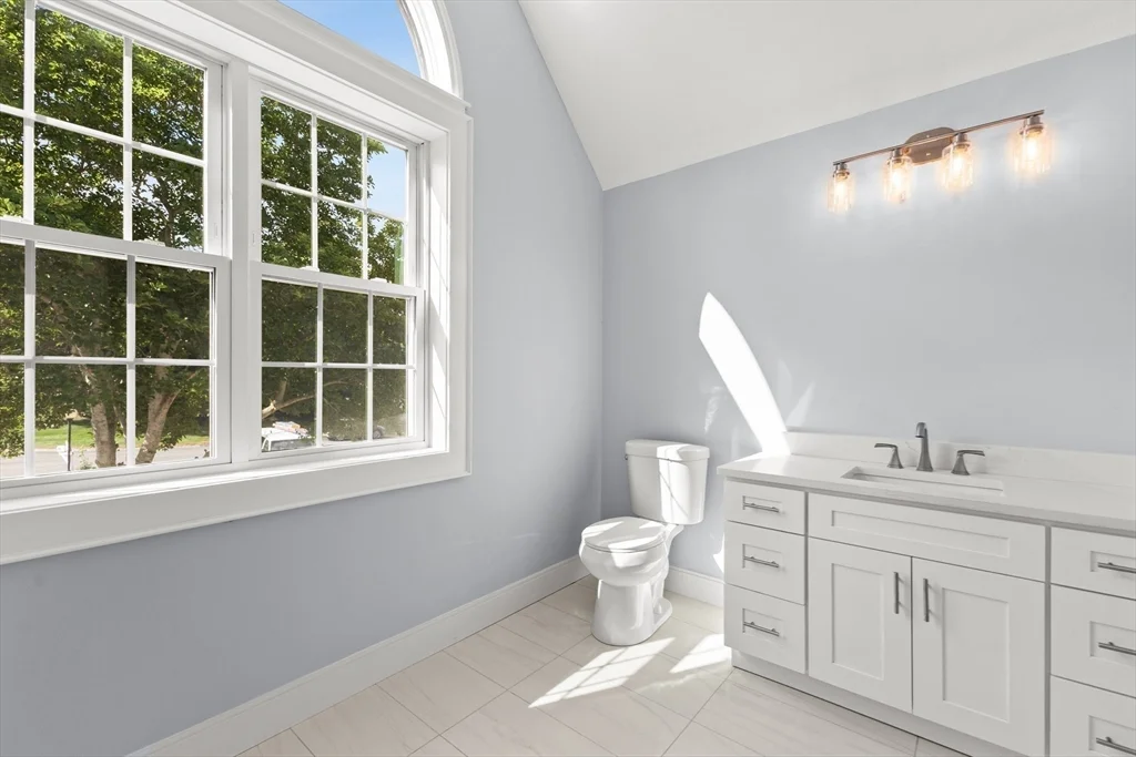 24 Country Club Dr, Plymouth