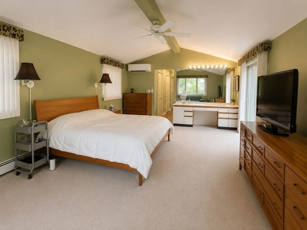 15 Leonard Rd, Framingham