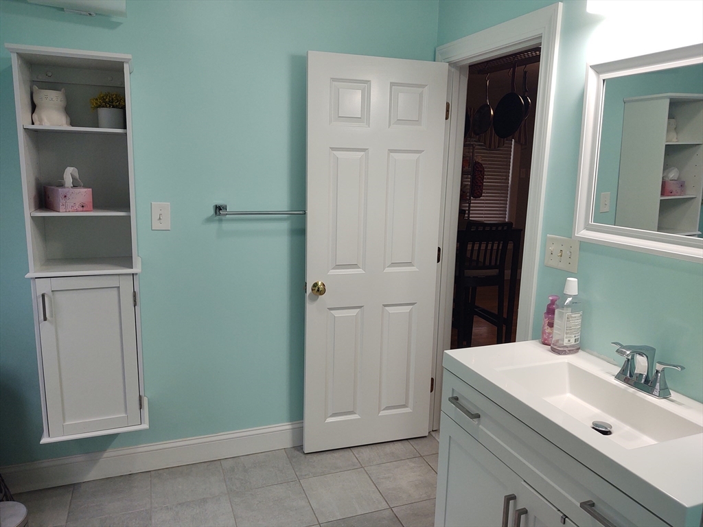 20 Fay Ct, Marlborough