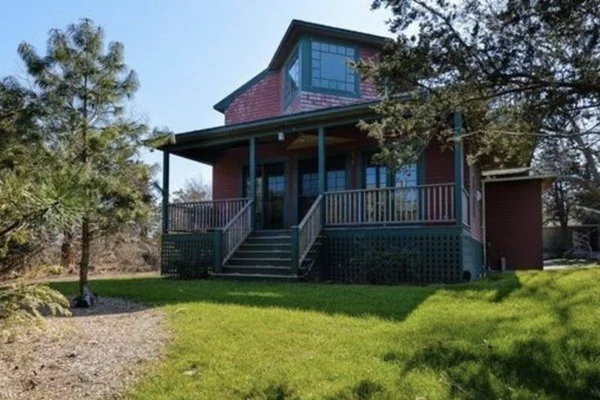 101 Associates Rd, Chapaquoit