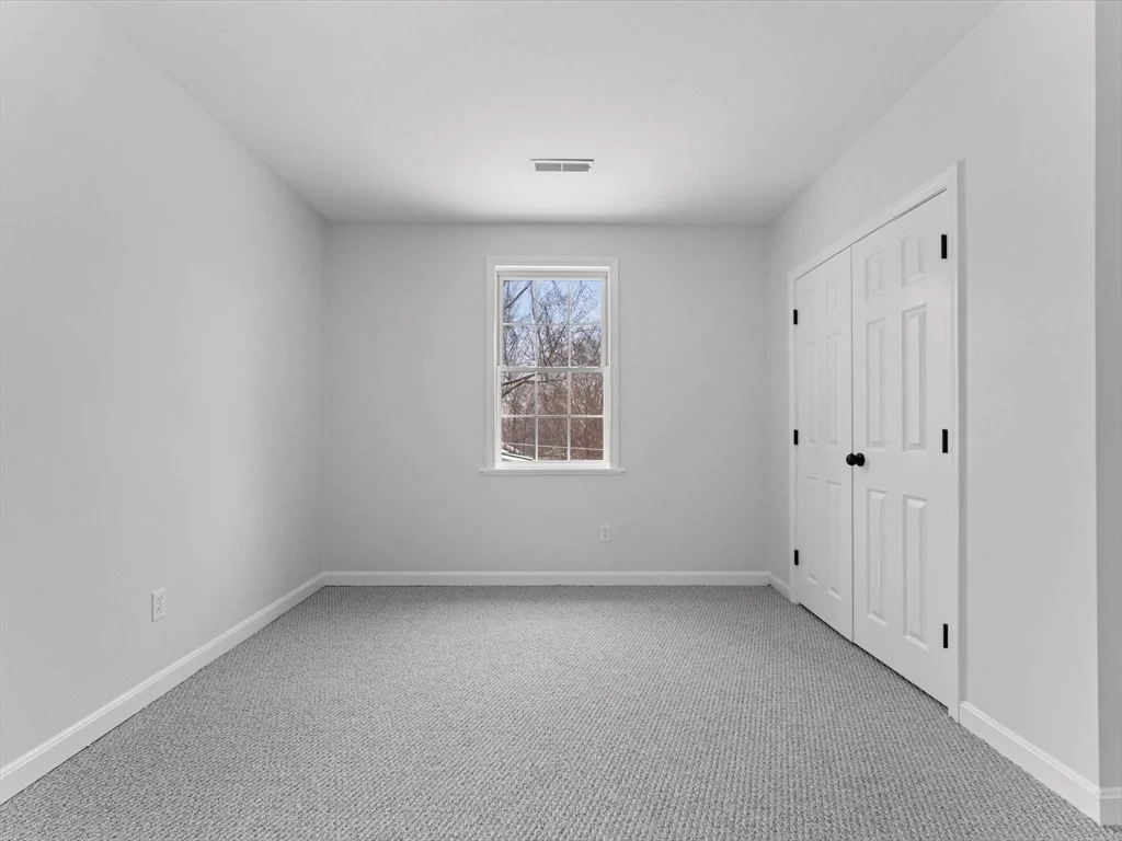 28 Crestview Dr, Westborough