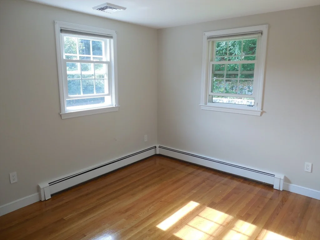 166 Totten Pond Rd, Piety Corner