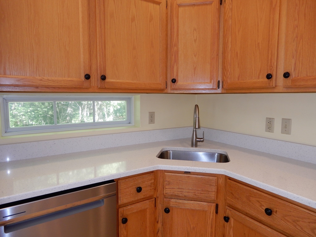 5 Bradshaw Ln, Foxboro