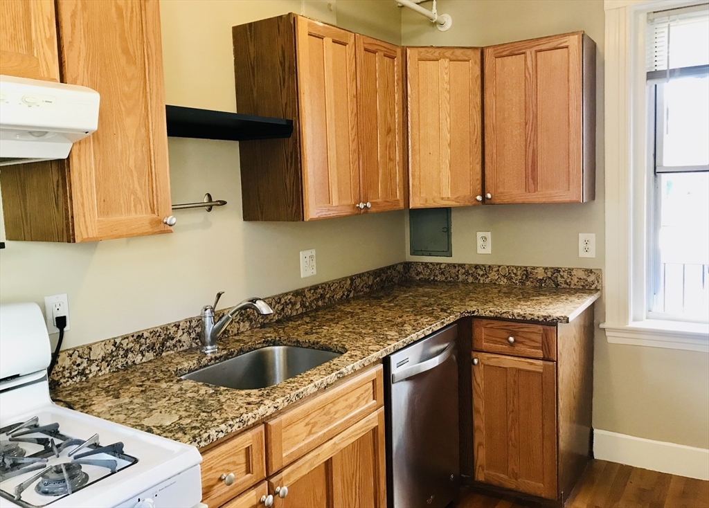 1607 Commonwealth Ave, Brighton