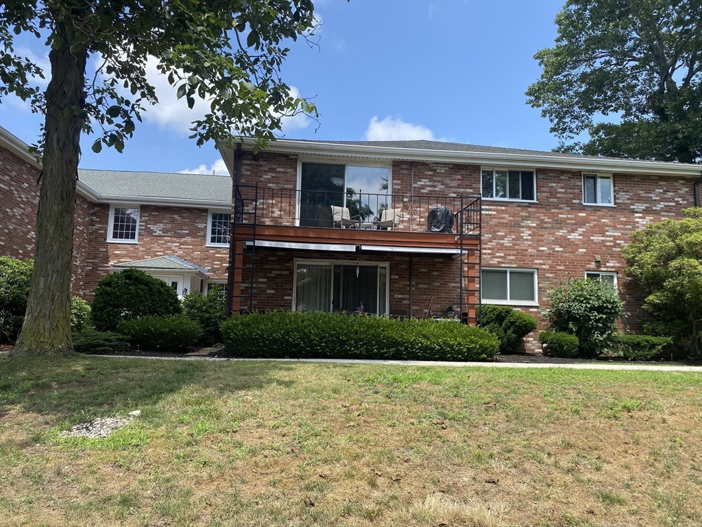 18 Fountain Ln, Weymouth