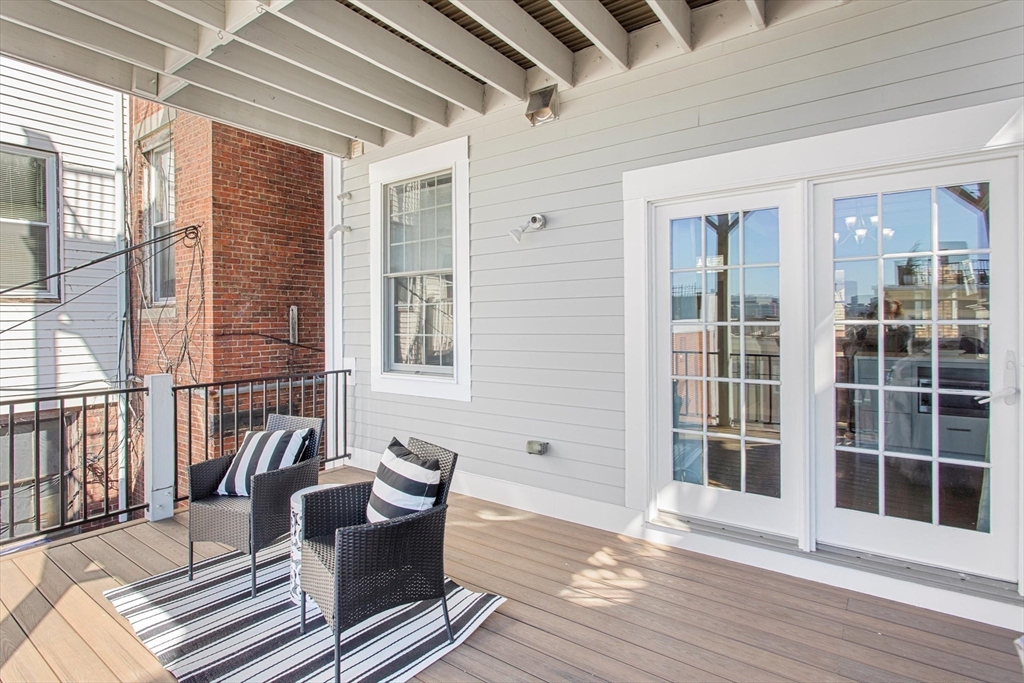 274 Bunker Hill St, Charlestown