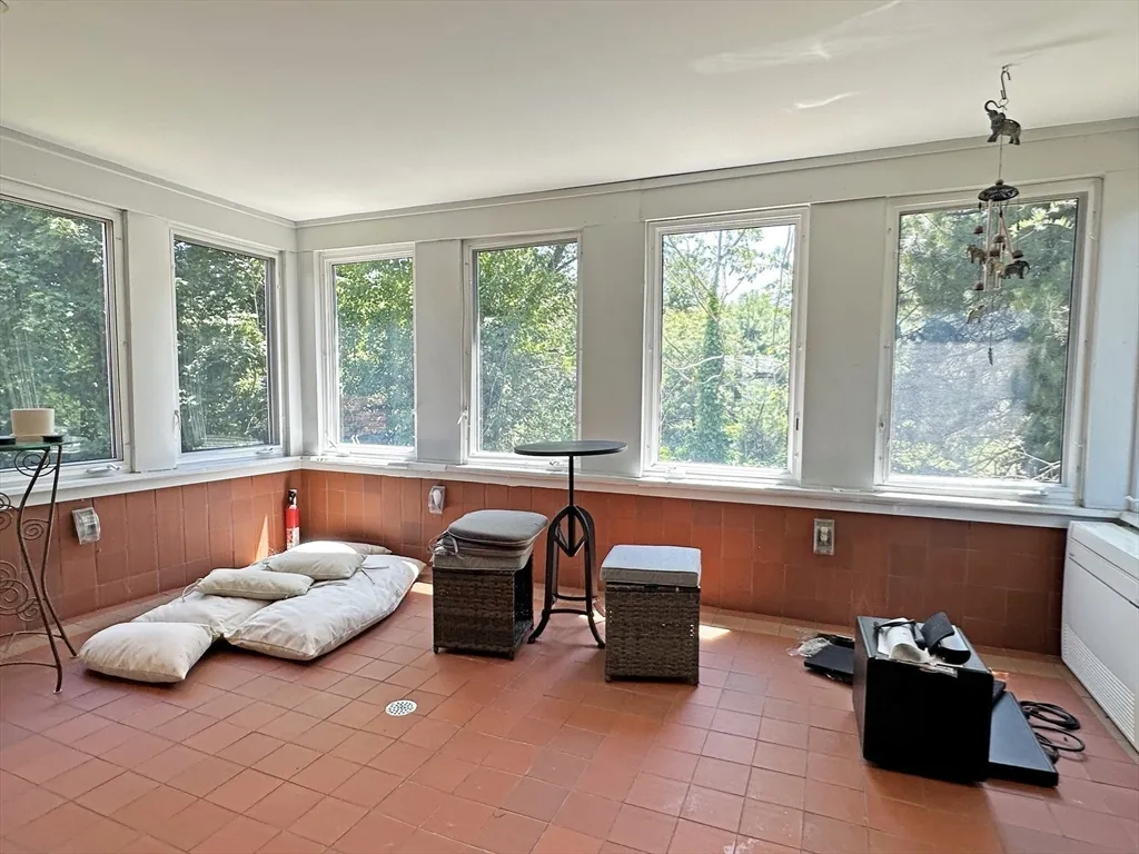 6 Brownson Ter, Jamaica Plain