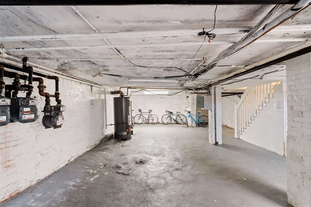 62 West Cedar St, Beacon Hill