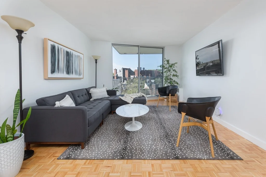 19 Winchester St, Coolidge Corner